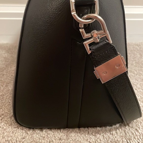 Givenchy Medium Antigone Shoulder Bag - Picture 2 of 6